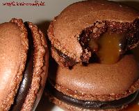 Macarons chocolat coeur de caramel au beurre salé