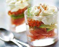 Verrines de saumon frais, avocat et chantilly